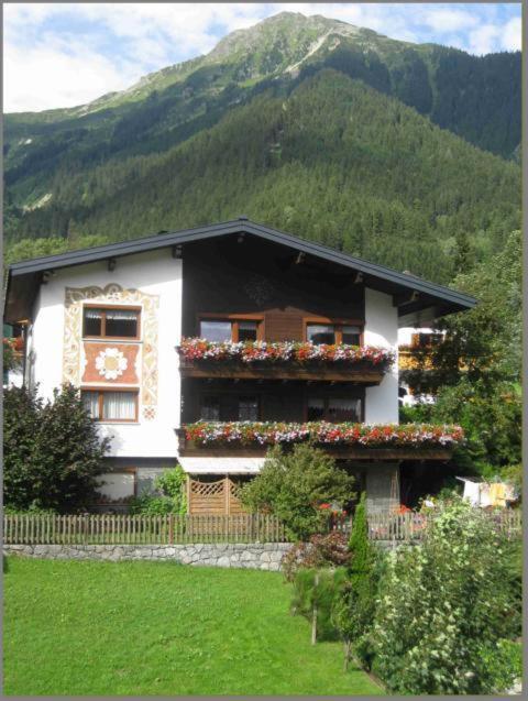 Haus Lifinar - Carmen Juen Apartment Sankt Gallenkirch Exterior photo